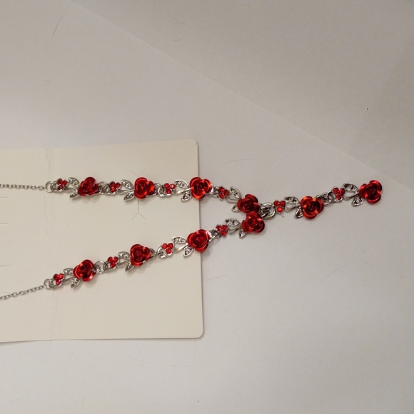 4XHP!! NWT Beautiful Blood Red Sparkling Roses Necklace & Earrings Set! - Picture 4 of 8